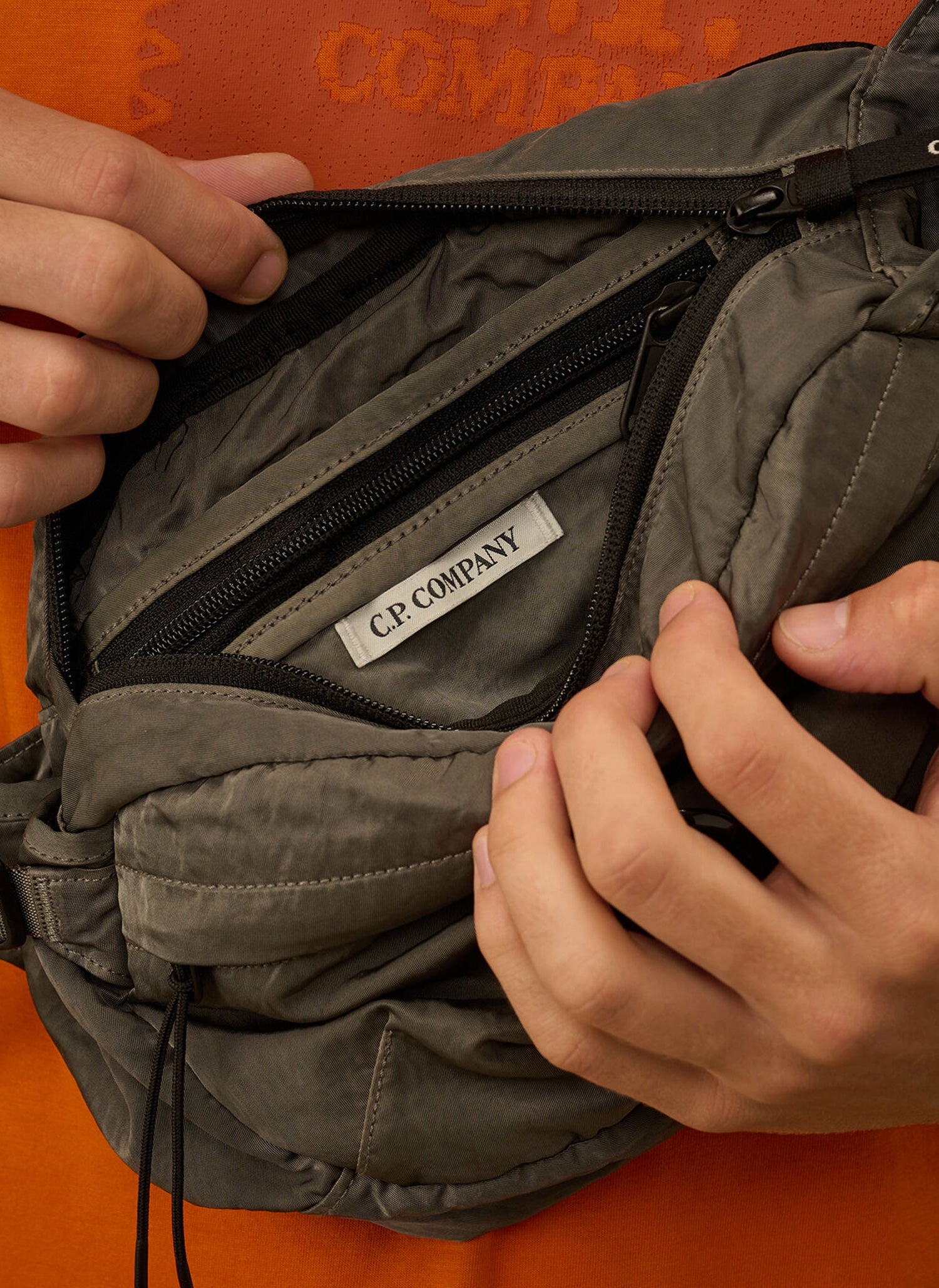 Lens Crossbody Bag - Gunmetal