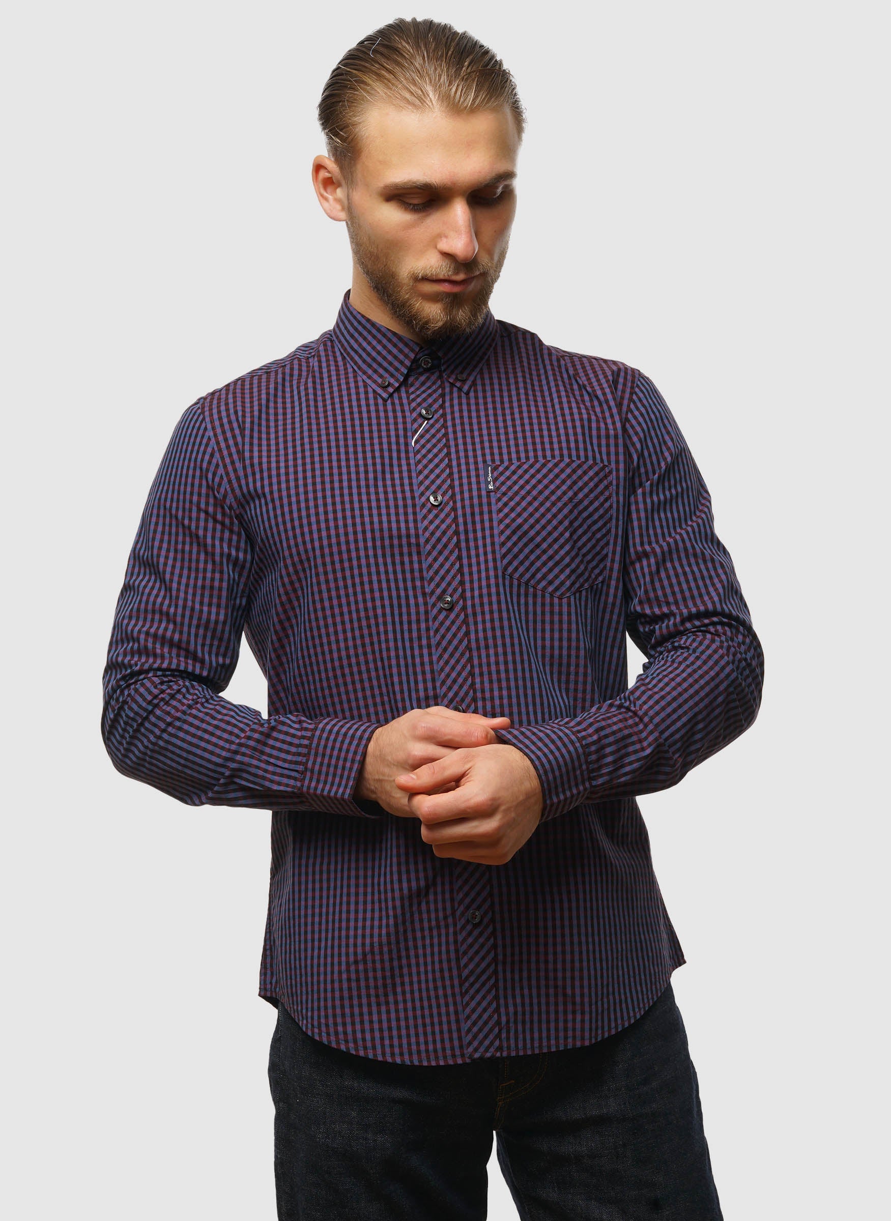 Karohemd mit charakteristischem Karomuster – Rot